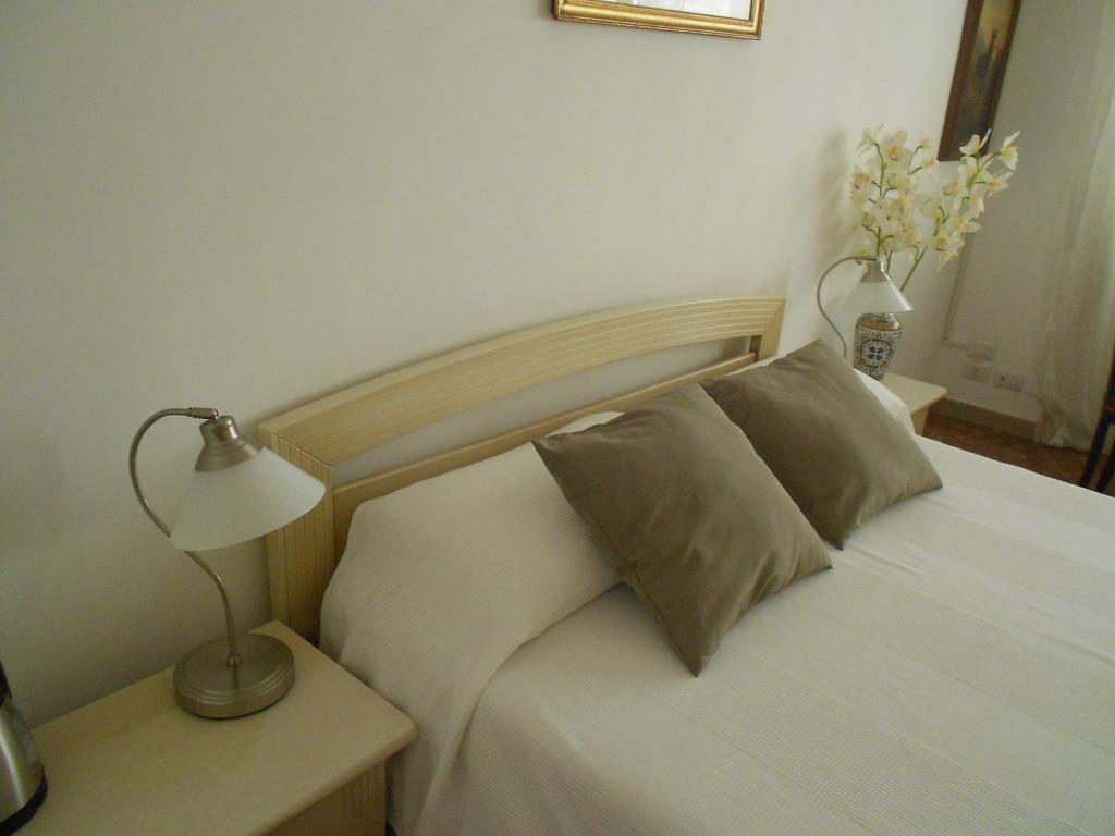 A Casa Chiecchi B&B Rome Luaran gambar